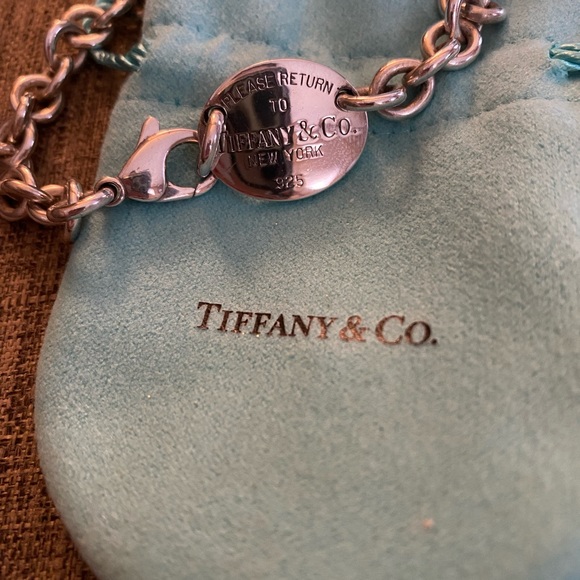 Retired oval return to Tiffany necklace - Picture 2 of 3